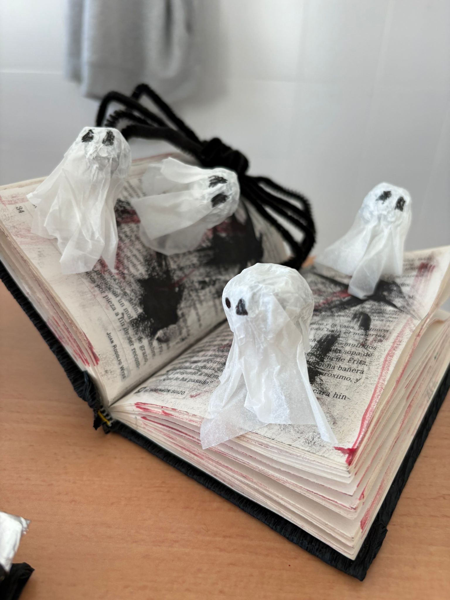 Exposición de libros diabólicos